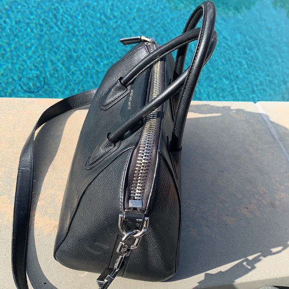 Givenchy Medium Antigona Black Leather Shoulder Bag - Picture 9 of 10